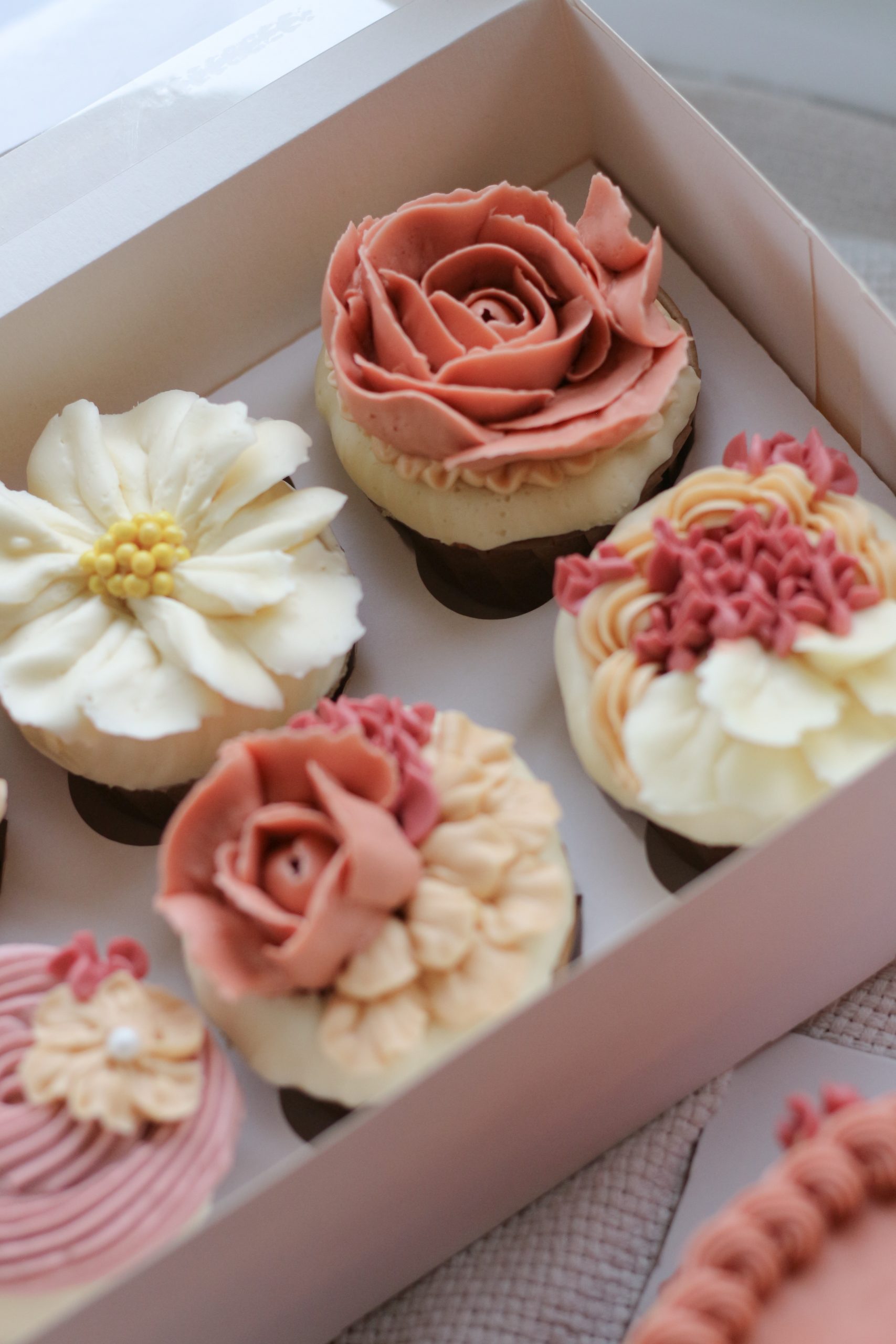 Box of 6 Floral Cupcakes 2